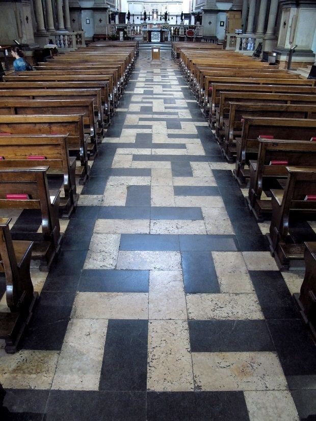 Mientras todos se mataban entre ustedes por ver quien tenía que tener el poder (<a href="/GuasonSplinter/">Splinter Guason</a> o <a href="/SplinterViejoC/">SplinterViejoChoto</a>) pude hacer además de un búnker una iglesia también, sean todos bienvenidos a la iglesia de Sin Vida dónde aceptamos todas las religiones 😎