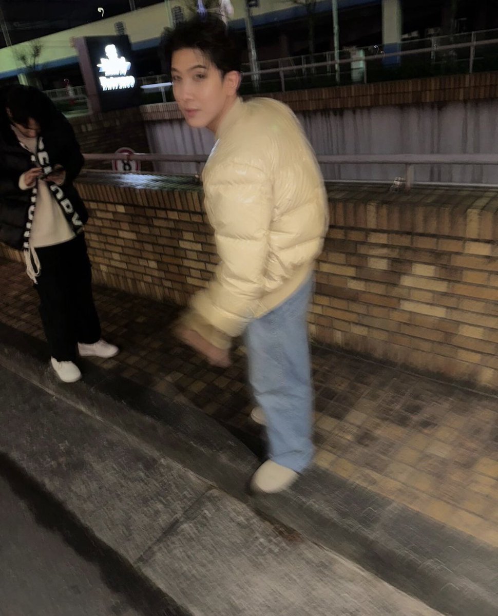 memekarin970216's tweet photo. 【FKPP】
サンシャイン横の豊島自動車教習所前ぢゃんっ👀
池袋聖地化してるわ。
2023.1.28 IG : khaotungg
#FKPP https://t.co/5564us2wdp
