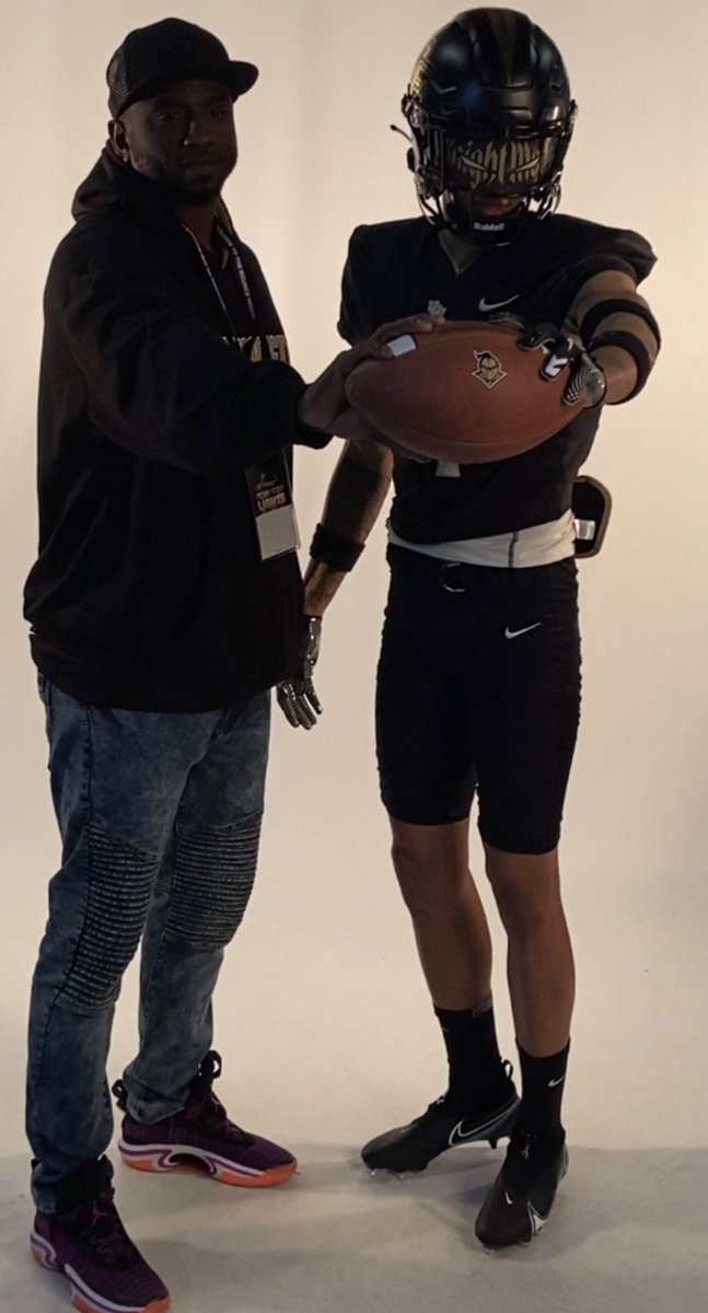 Had a great time at UCF Friday Night Lights this weekend!!! Thank you @heard88 @CoachGusMalzahn @CoachB_Blackmon for inviting me!
#SpaceU #GoKnights