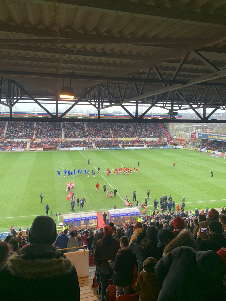Come on you reds! It’s good to be back! <a href="/Official_STFC/">Swindon Town Football Club</a> #Swindon #stfc ⚽️🔴⚪️ Also with <a href="/bethcrusenews/">Beth Cruse</a>