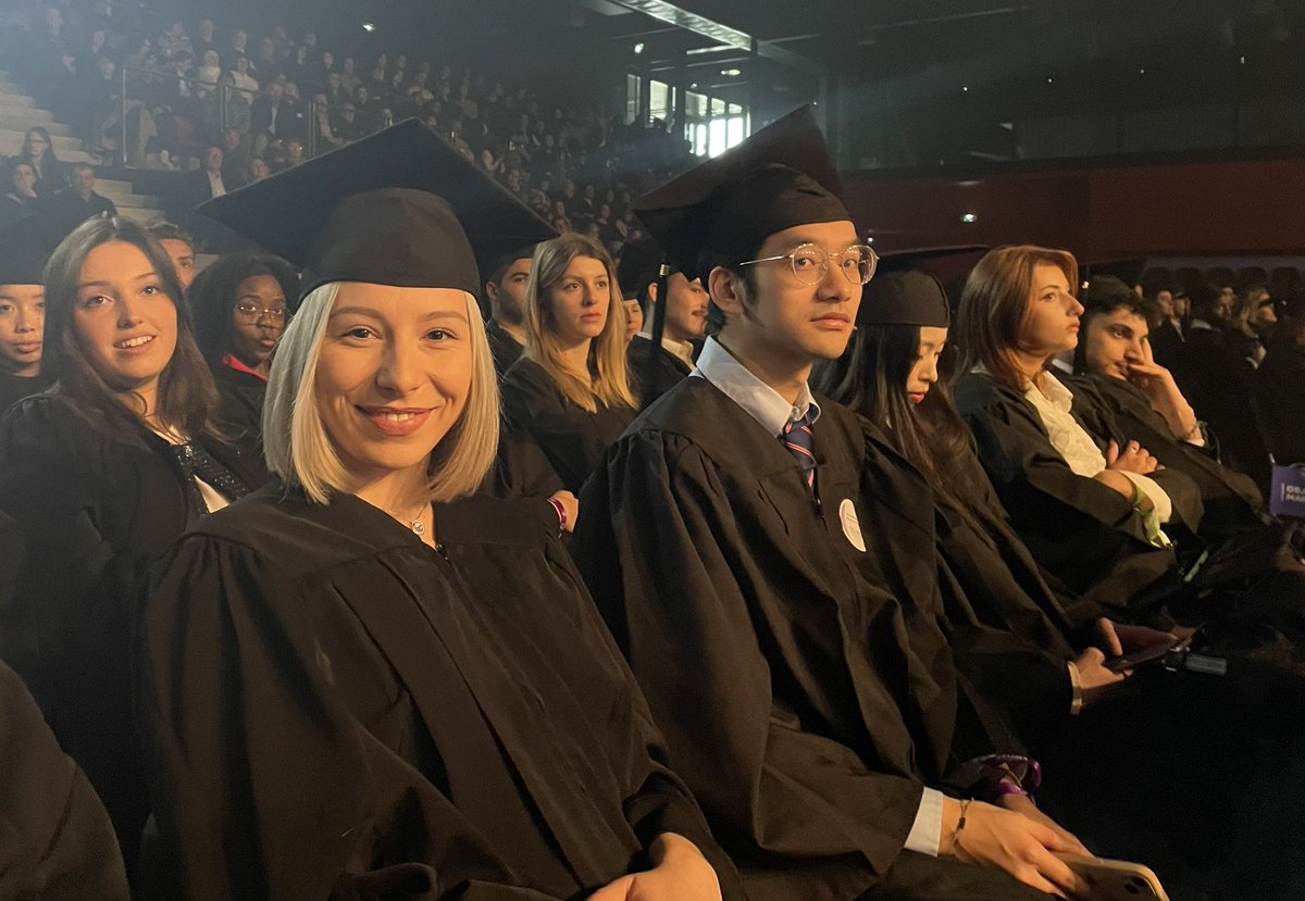 TracqS's tweet photo. 👩🎓👨🎓🟣 #GraduationNeomabs : félicitations aux nouveaux @NEOMA_Alumni ! @NEOMA_Alumni https://t.co/NFFgqHsRjo