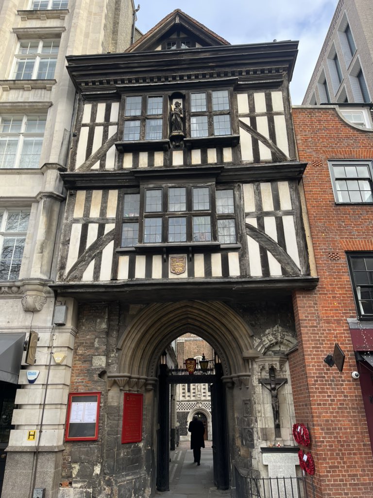 CClark_UK's tweet photo. The 1637 Scottish Prayer Book was used at @StBartholomews this morning for the celebration of Holy Communion by the @BishopSouthwark in commemoration of the martyrdom of King Charles I. #RoyalMartyrChurchUnion https://t.co/9iHTZNeDy1