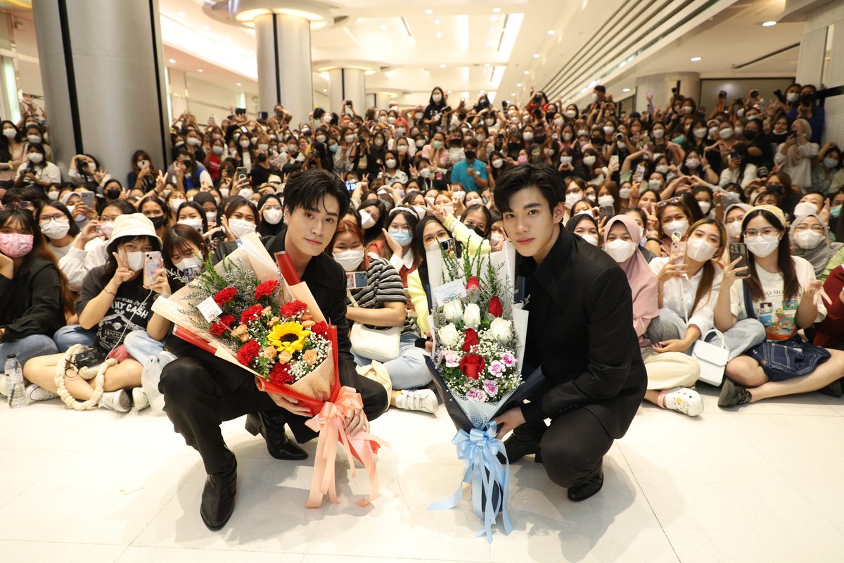 ขอบคุณคุณหนูนะครับที่มาแสดงความยินดีกับพวกเรา รู้สึกดีใจมากๆ ที่ได้รับรางวัล ดีใจมากๆที่หลายคนชอบซีรีย์พวกเรา ขอบคุณมากๆจริงๆครับ❤️ #รางวัลกินรีทองxเจมีไนน์โฟร์ท