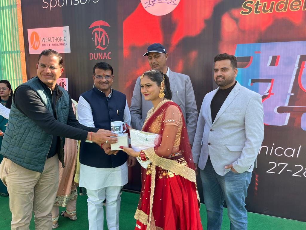 ssshekhawatbkn's tweet photo. Prize distribution at ECB bikaner's techno cultural event Srijan2023 https://t.co/D3aJzRzEEl