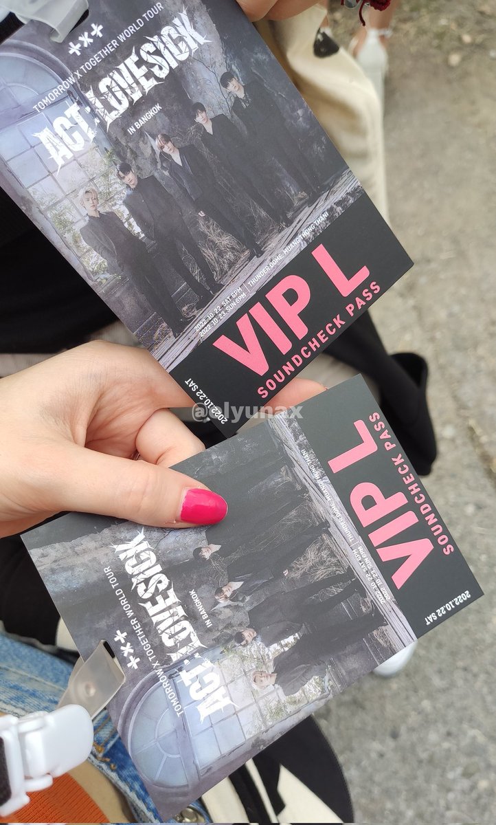 ElyunaX's tweet photo. "Look back
꿈만 같은 너와 나의 시간
영원히 모아
Until we’re shining again" ♡

[22.10.22 lovesick tour in bkk] https://t.co/xXUU6tn5xI