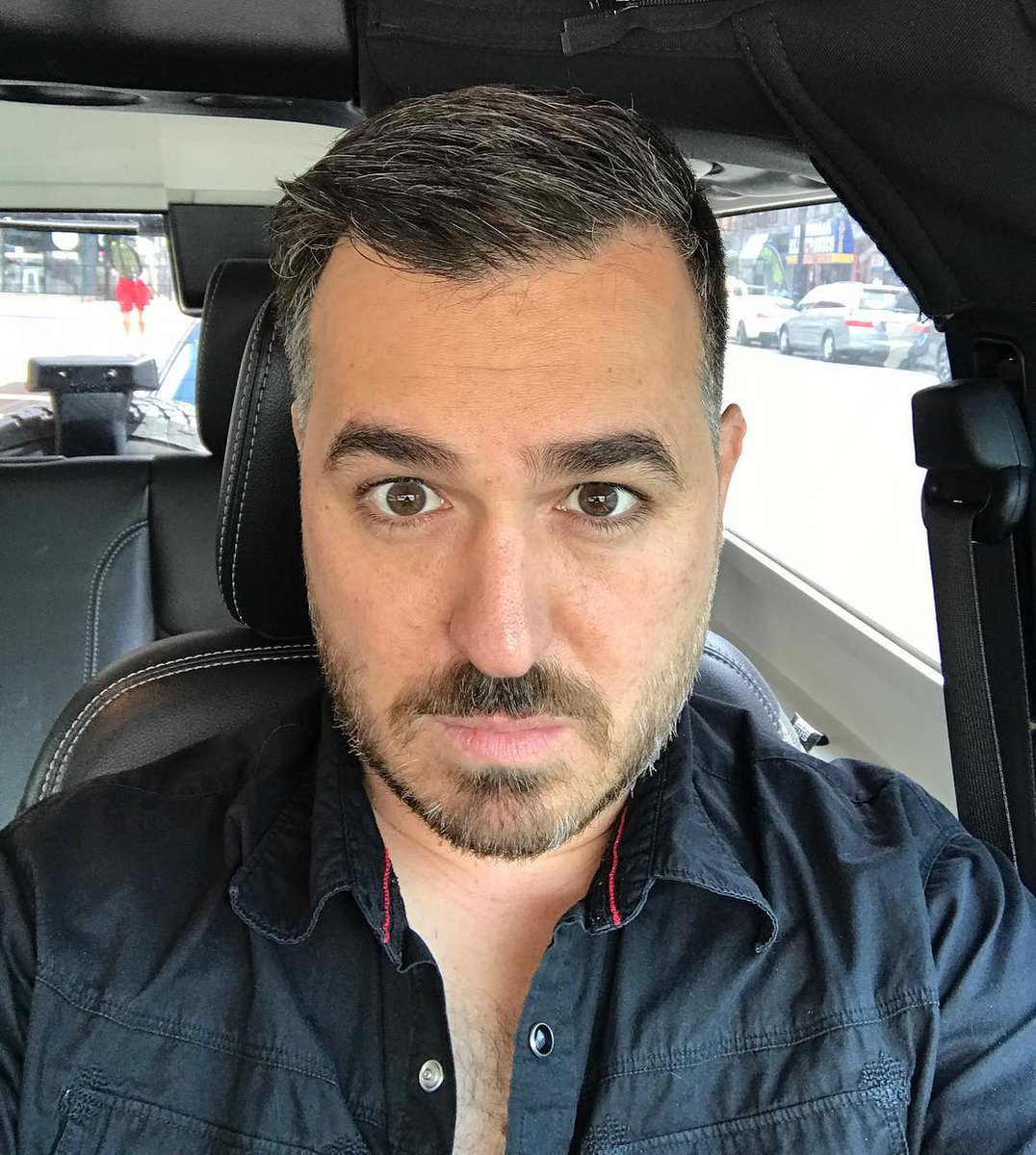 TeamSalBrian's tweet image. What is going on now fast food places are asking for tips seriously the world has gone insane