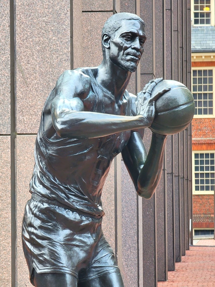 OnlyInBOS's tweet photo. Bill Russell was born on this day in 1934, the greatest winner and best defender in NBA history.

11× NBA Champion.

5× NBA MVP.

12× NBA All-Star.

4× NBA Rebounding Champion. 

1956 Melbourne Olympics Gold Medal.

2× NCAA Champion.

NBA 25, 35, 50, and 75 Anniversary Teams.

☘️ https://t.co/SRUaK5Ulpz