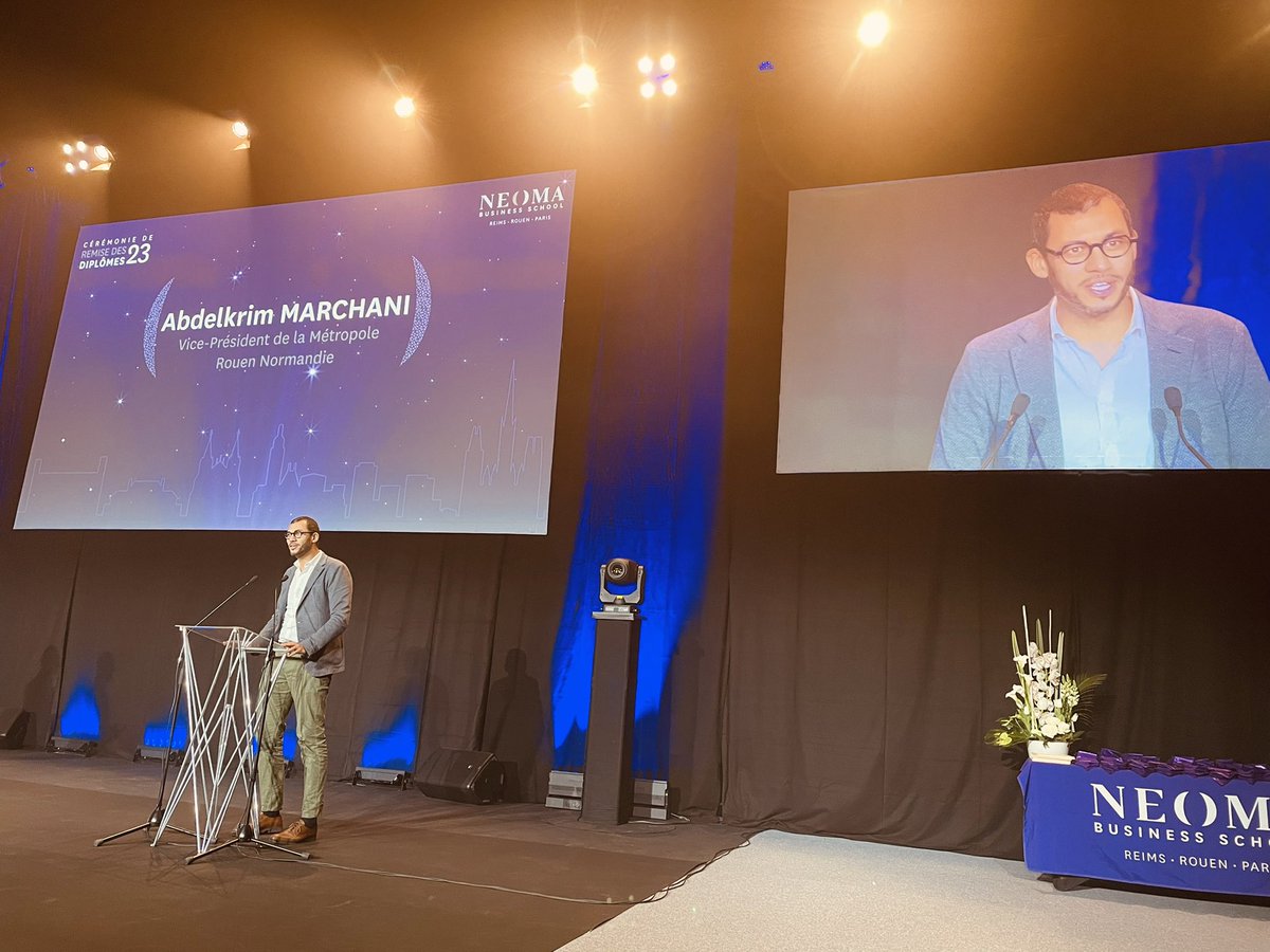 NEOMAbs's tweet photo. "#GraduationNEOMAbs | Les diplômés reçoivent les félicitations de nos invités d'honneur : @leclerc_mel / @Marchani76 @MetropoleRouenN « Votre énergie est essentielle, croyez en vous ! » https://t.co/kGSqtEwHmN