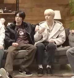 9900fx's tweet photo. parents 🦊🐰 https://t.co/02Zux44qNp