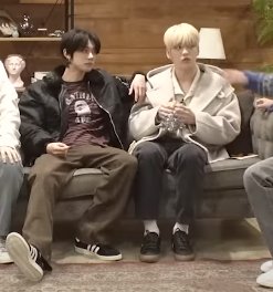 9900fx's tweet photo. parents 🦊🐰 https://t.co/02Zux44qNp