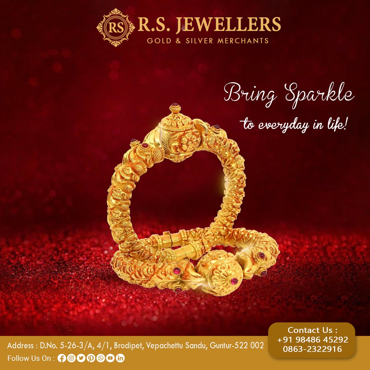 Bring Sparkle to everyday in life!
#rsjewellersguntur #goldjewellery #jewelry #goldnecklacedesigns #latestgoldjewelery #goldjewelery #goldbangles #bangles