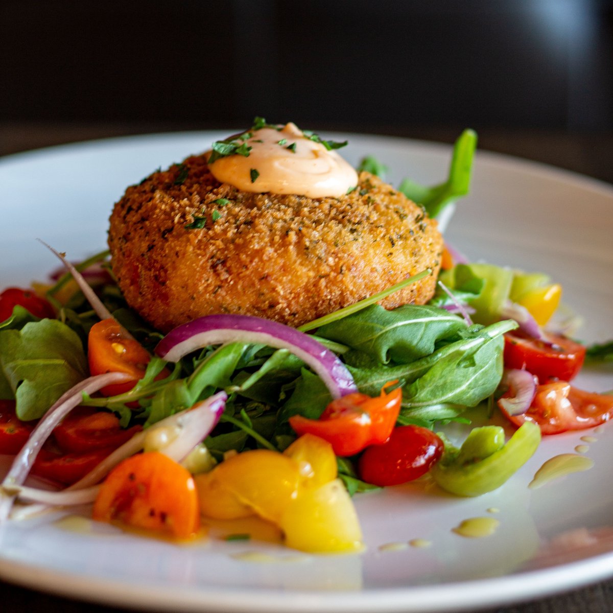 Saturday Night calls for Crabless Crab Cakes!

#plantbased #plantbasedmarket #plantbasedrestaurant #crabcakes #crablesscrabcakes #toronto #collegestreet