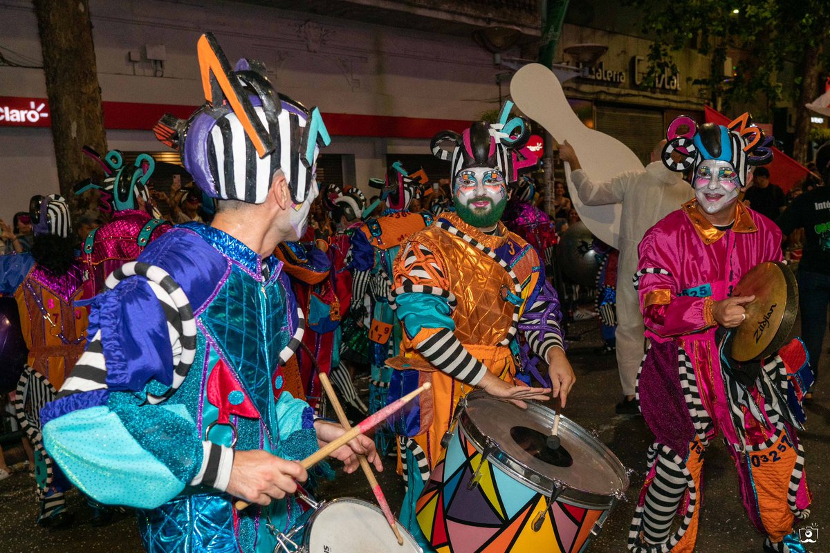 El infinito ciclo de mutar, la danza de abrazar lo nuevo ✨
•

HOY
sábado 28/enero
22.50 - Malvín @tablado_malvin 
23.50 - Museo del Carnaval @tabladobarrialmuseodelcarnaval 

tenemos a la venta las remeras 2023 de la murga, vení a buscar la tuyaaaa!

•
 ¡Te esperamos!