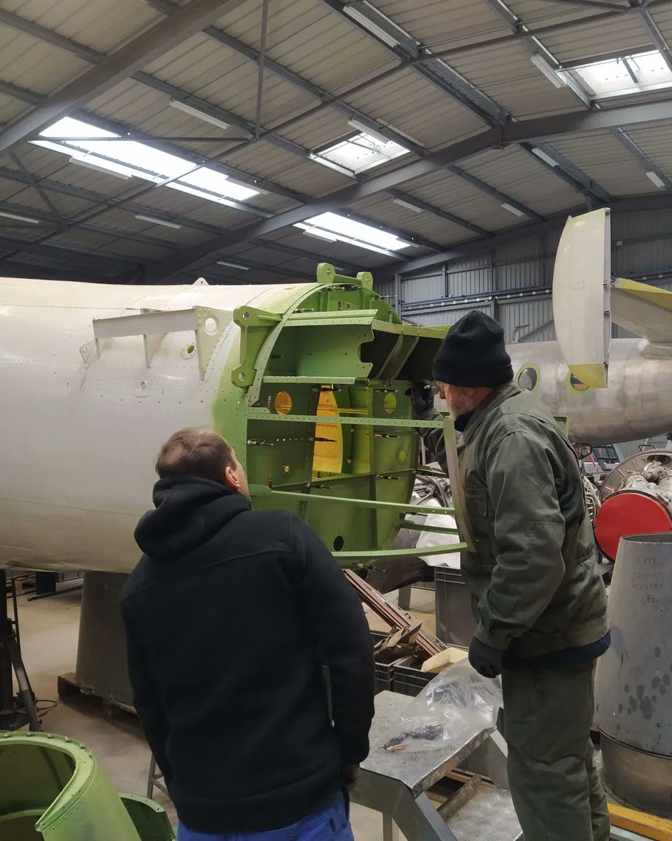 AATLSE31's tweet image. Le rangement est quasiment terminé derrière le hangar.
Sur l'Alizée le longeron arrière et la platine trim sont rivetés.
Gonflage amortisseur avant Fouga Magister avec une barre d'acier.
Remontage de l'interface de tractage Mirage IV.

Un #saturdaywork comme nous les aimons.