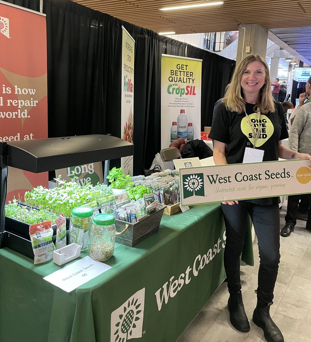 Chatting with my fellow organic minded locavores at the Organic council of Ontario’s trade show, on all weekend - FREE! #organicgrowing #growfromseed