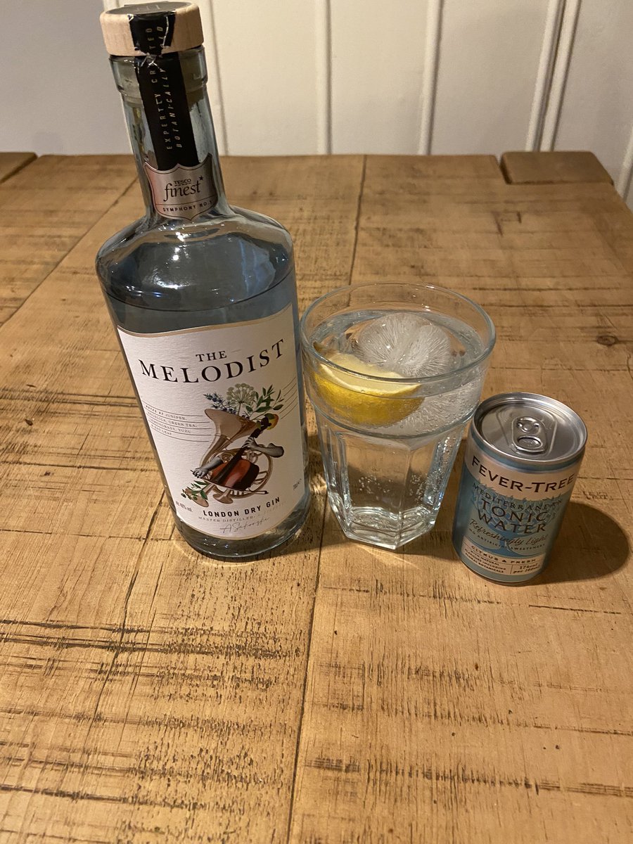 Nice start to a weekend evening. Green Tea, Lemongrass and Yuzu notes of #TheMelodist by #TwoTykesDistillery perfectly complimented by <a href="/FeverTreeMixers/">Fever-Tree Mixers</a> #Mediterranean 
Doesn't get much better
#DryGin #ginandtonic