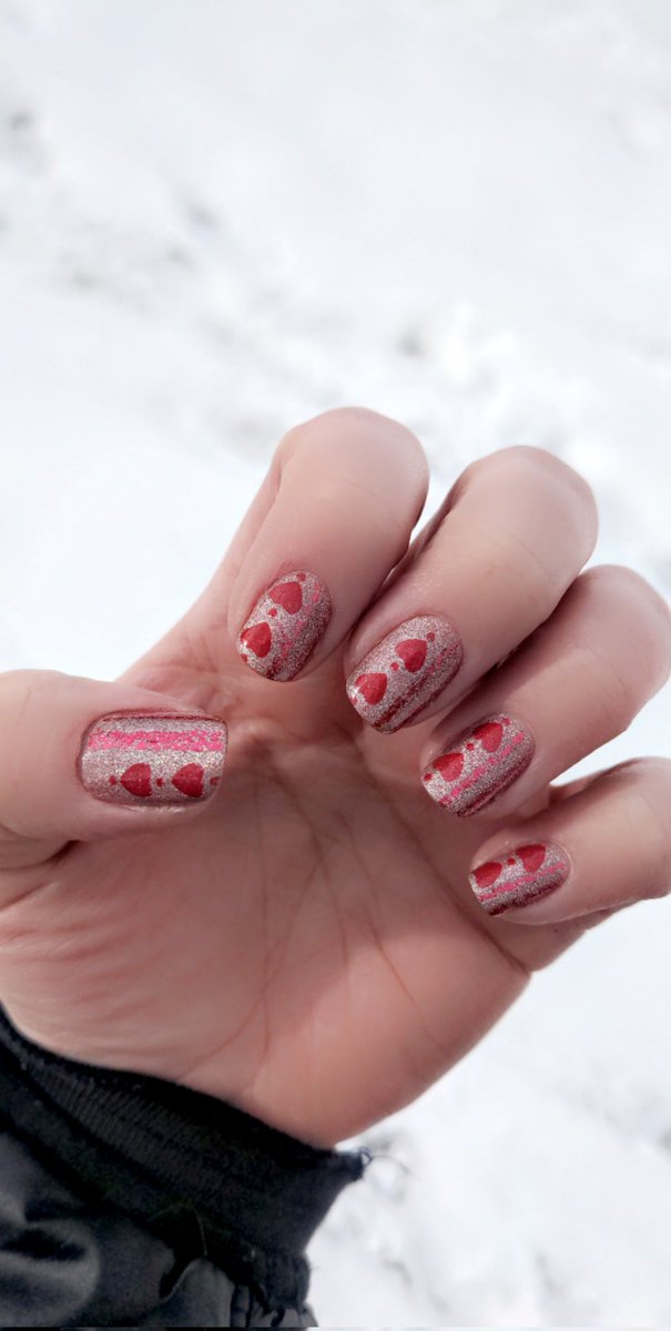 kaylamaeNOT's tweet photo. @nailogical @holotaco 
New polish, new nail art ��
Oat Couture, Red flake Taco, and left on Red ♥️

Insta; killingtimenails https://t.co/nLf6GHXv0y
