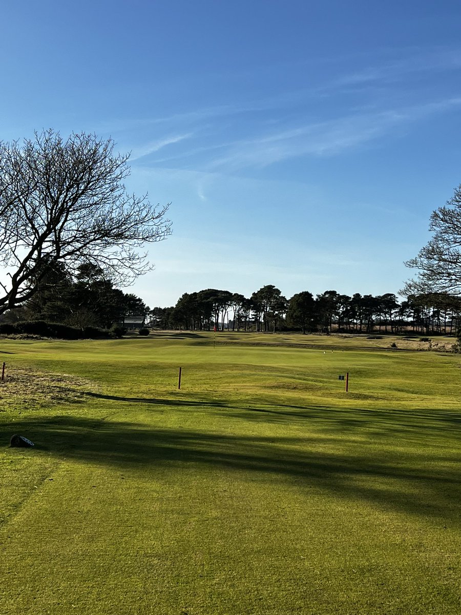 The difference a day makes <a href="/panmuregolf/">Panmure Golf Club</a> yesterday was a frozen tundra and today thawed out, sun shining and quite warm.
