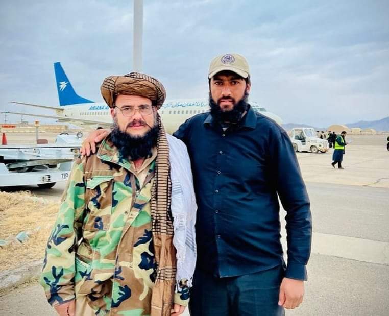 Bawari_313's tweet photo. الحمد لله زموږ  سپين ږيري جنرال په خير سره تر خپله کوره ورسيد ✔️
فوست رټویټ  کی
ملګرو https://t.co/6vwp1dBTdm