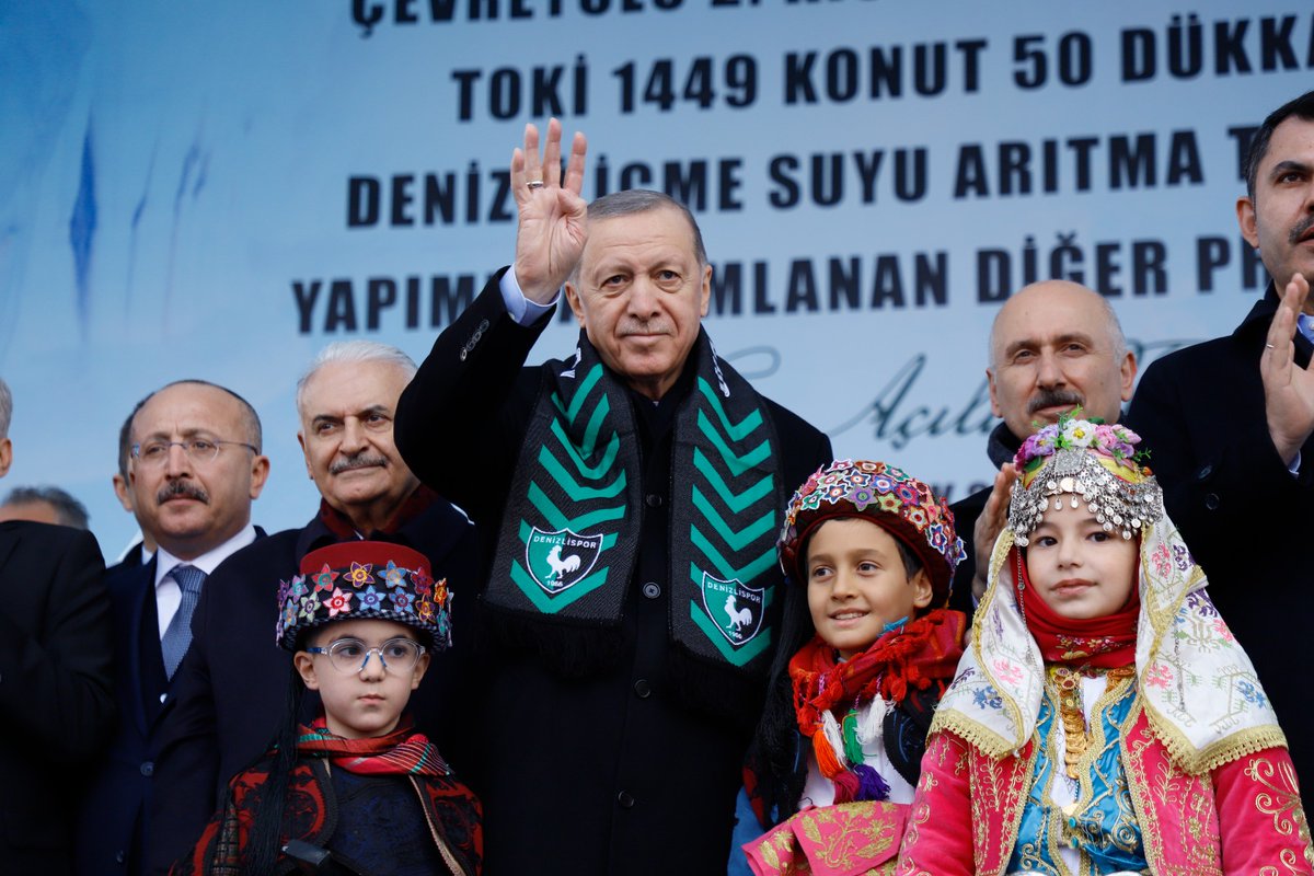 Cumhurbaşkanı <a href="/RTErdogan/">Recep Tayyip Erdoğan</a>, Denizli Çevre Yolu 2. Kısım ve Honaz Tüneli, TOKİ 1449 Konut 50 Dükkan, Denizli İçme Suyu Arıtma Tesisi ile yapımı tamamlanan diğer projelerin toplu açılış törenine katıldı.

#DenizliTürkiyeYüzyılınaHazır