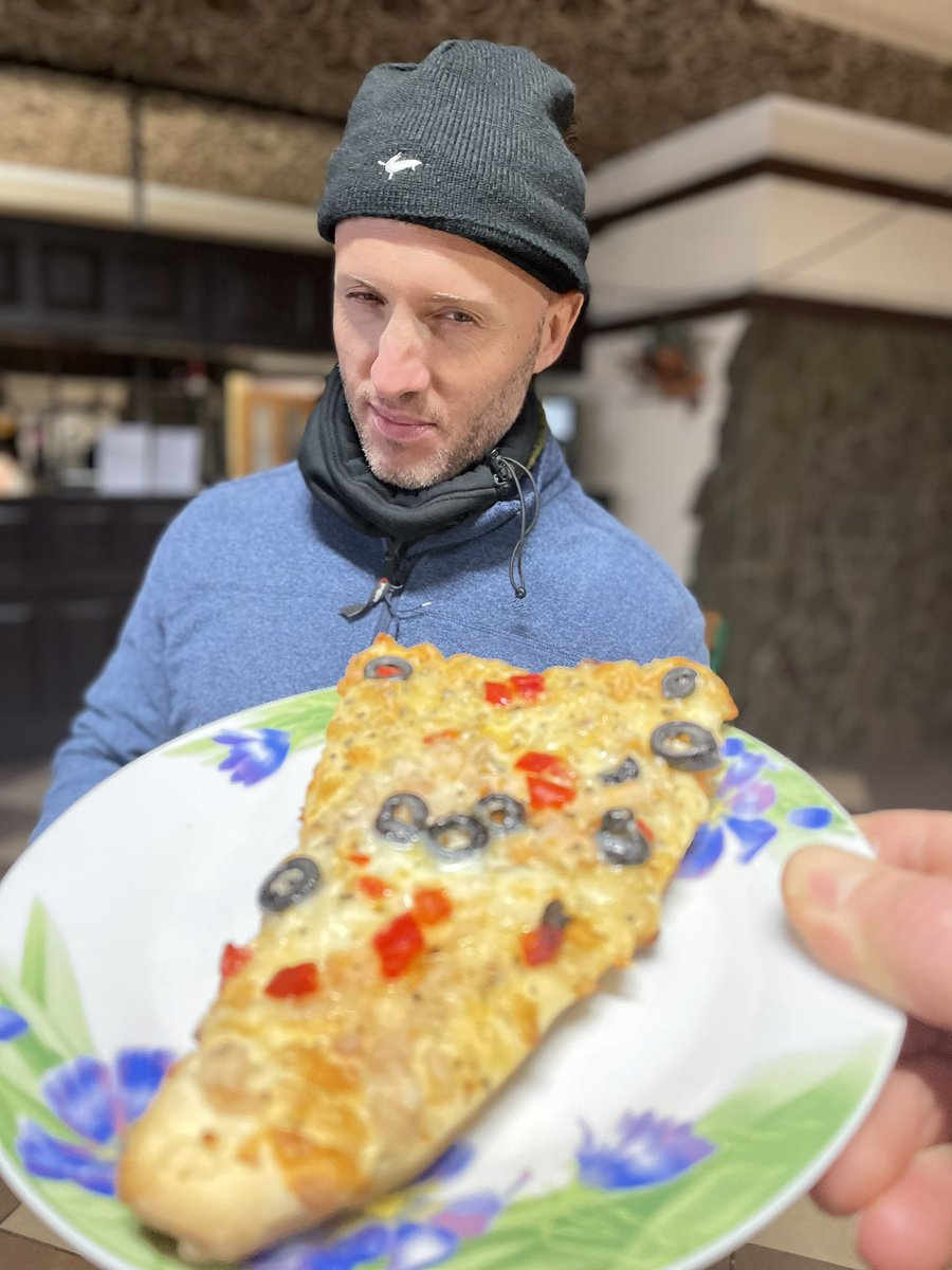 TSoufiBurridge's tweet photo. When you offer your Italian cameraman pizza in eastern Ukraine https://t.co/FX9vKtsJjk
