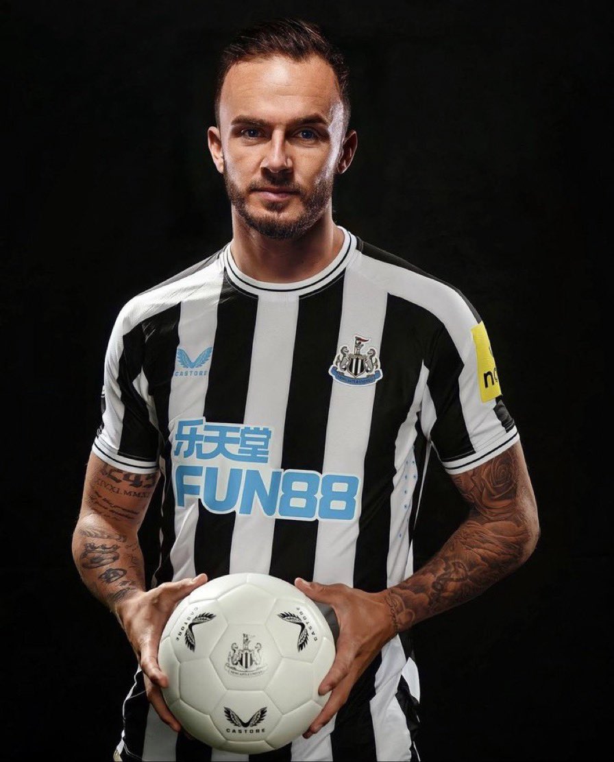 WHAT. A. SIGNING. 🤯🔥