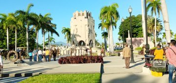 ManuelFalconH's tweet photo. #Hoy nos fuimos temprano al altar sagrado de la #Patria a rendir homenaje al Apóstol, en el #170Aniversario de su nacimiento. Santiago guarda con honor un tesoro de #Cuba. 
#MartiVive #CubaViveEnSuHistoria
#SantiagodeCuba https://t.co/3HJn825PE3