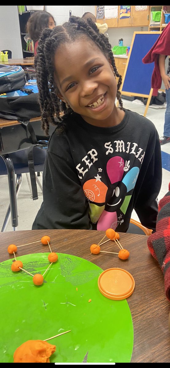 MsFernandez14's tweet photo. Geometry hands on station. The job was to create a certain 2D shape and a 3D shape and explain their attributes. They loved getting voice and choice about which shapes to create. #keepsmiling #bethelight https://t.co/URyjQc0vA0