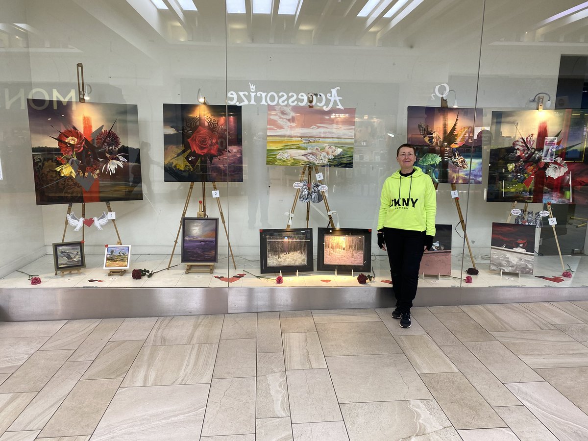 Love colour? Go and take a look at my latest exhibition in Royal Victoria Place -Gap with a Valentines theme. Your chance to own an original “Buss” and a totally one-off gift #colourist #oilpainting #artist #valentinesdaygift <a href="/Royal_Shopper/">Royal Victoria Place</a>