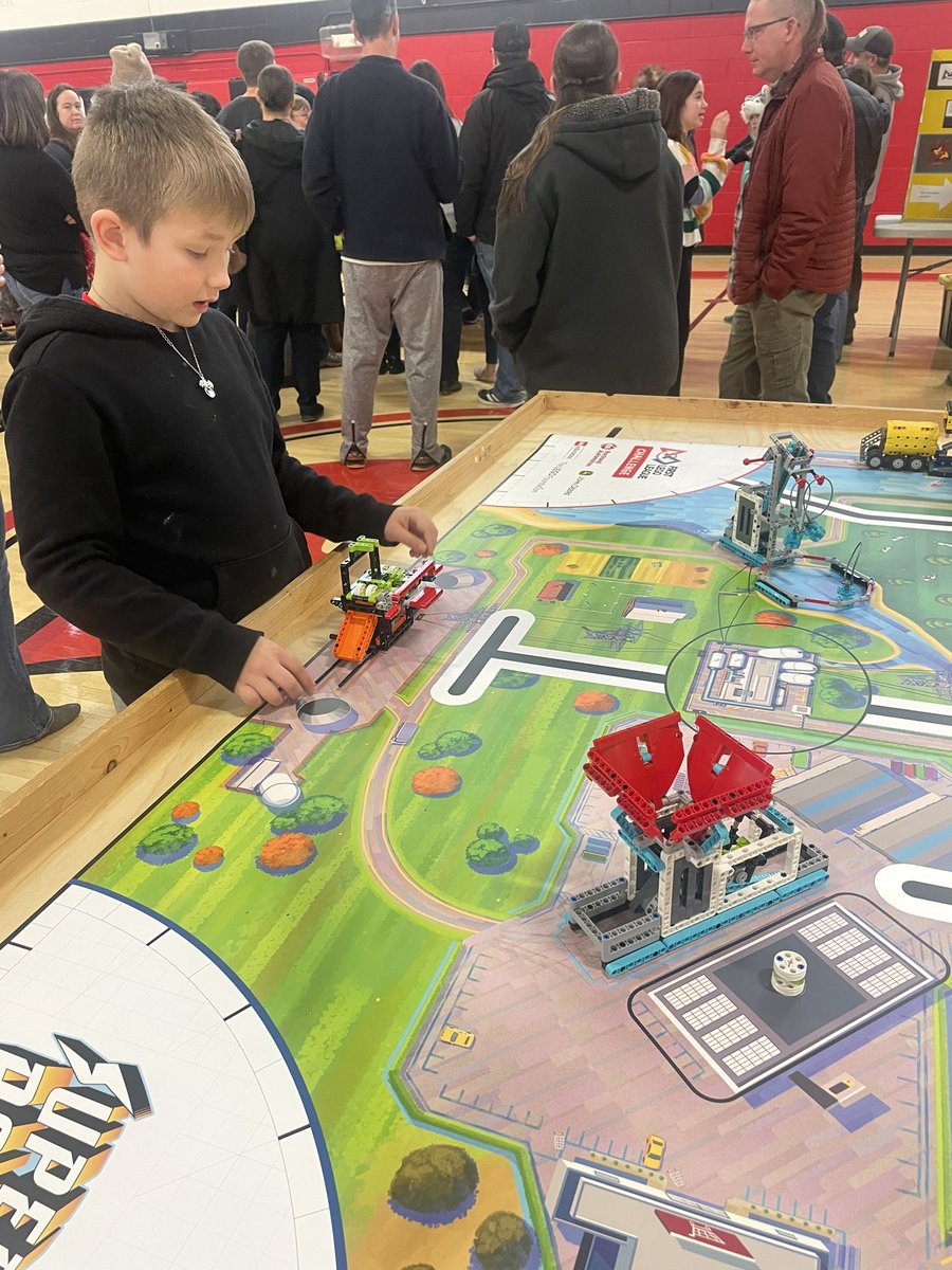 wjhswocsd's tweet image. An amazing morning watching our future programmers and engineers share their work with teams from Kittery and Noble! #legorobotics #1stLegoLeagueChallenge