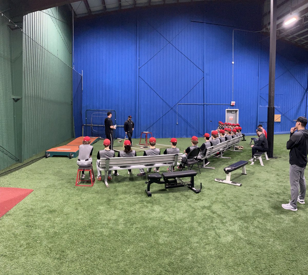 GLCanadians's tweet image. GLC 14U/15U hitters in the classroom this morning 🧠⚾️
