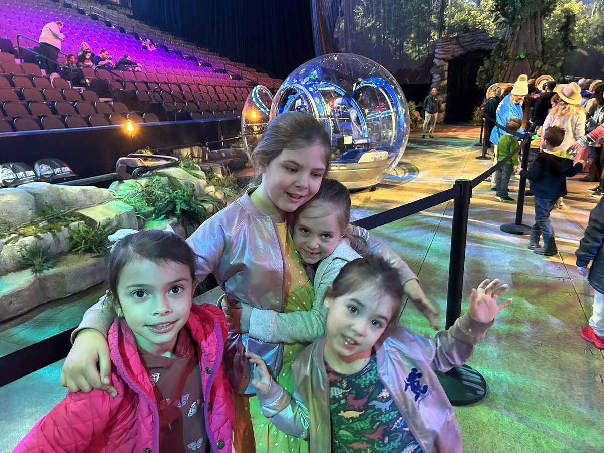 dabigguy85's tweet photo. Fun time at #JurassicWorldLiveTour https://t.co/A8CftWMA3I