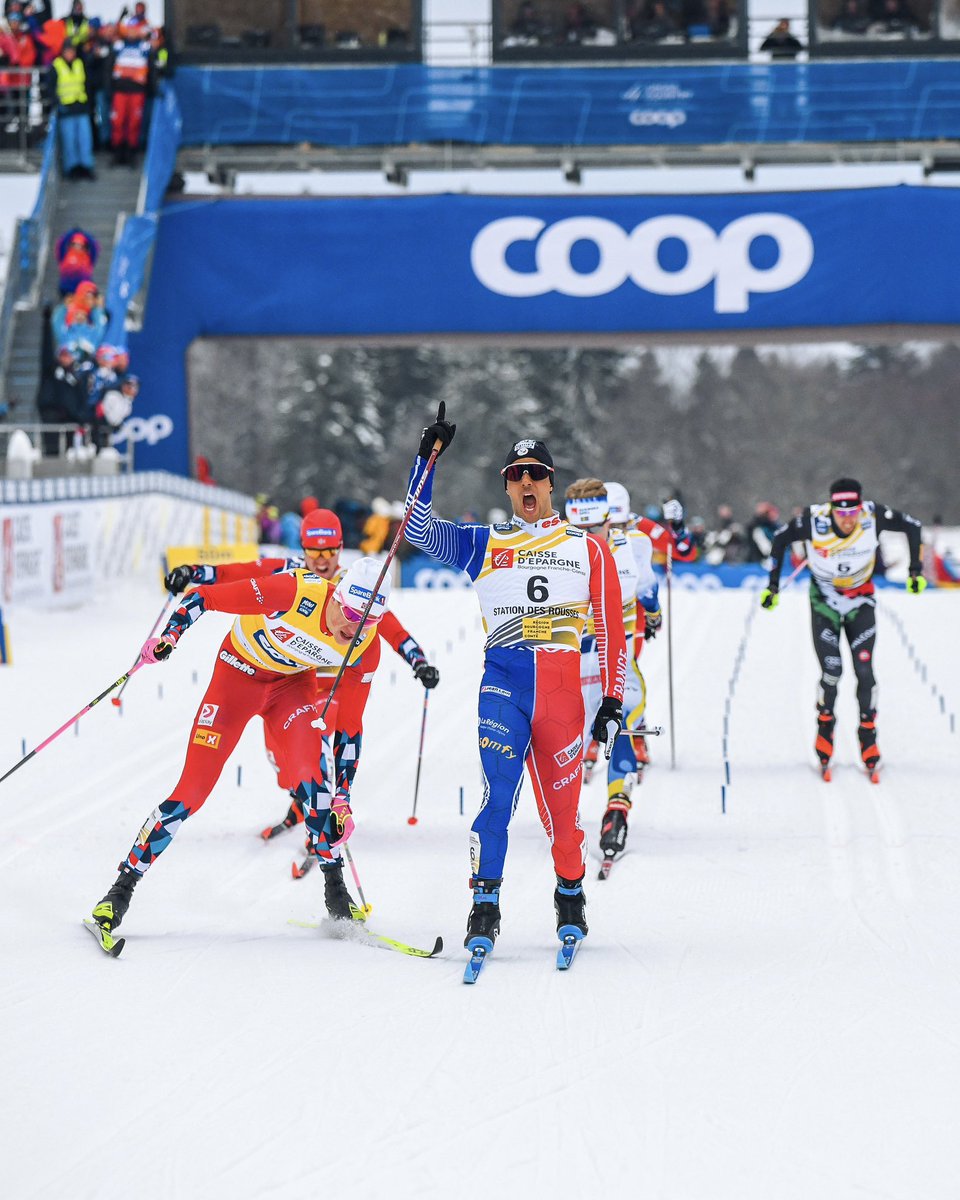 FedFranceSki's tweet photo. Aux Rousses 🇫🇷, à la maison, devant les yeux de milliers de spectateurs, @Richardjouve le fantastique, remporte une victoire 🥇 grandiose pour le ski de fond français !🥹 

Que la fête continue…🥰 

📸 : FFS | Nordic Focus https://t.co/0OWh4djCUL