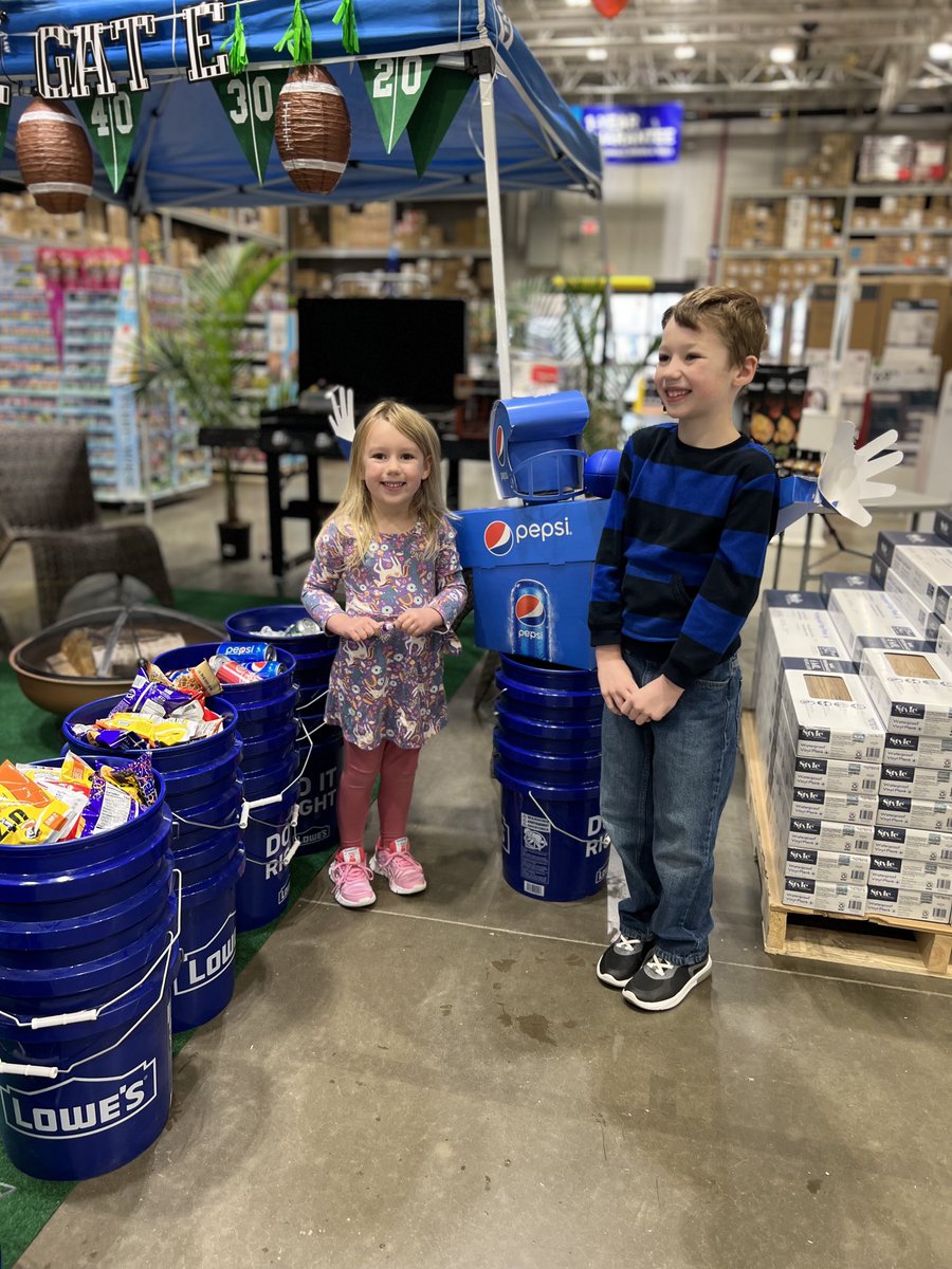 Weekending at Lowe’s Store 1909 Stafford, Va. 🏈 toss for goodies ⁦<a href="/BenitoKomadina/">Benito.Komadina<a href="/Lowes/">Lowe's</a></a>⁩ ⁦<a href="/ShuellWilliam/">William Shuell</a>⁩ ⁦<a href="/BlueBoxR1/">@BlueBoxR1</a>⁩ ⁦@Lowes⁩