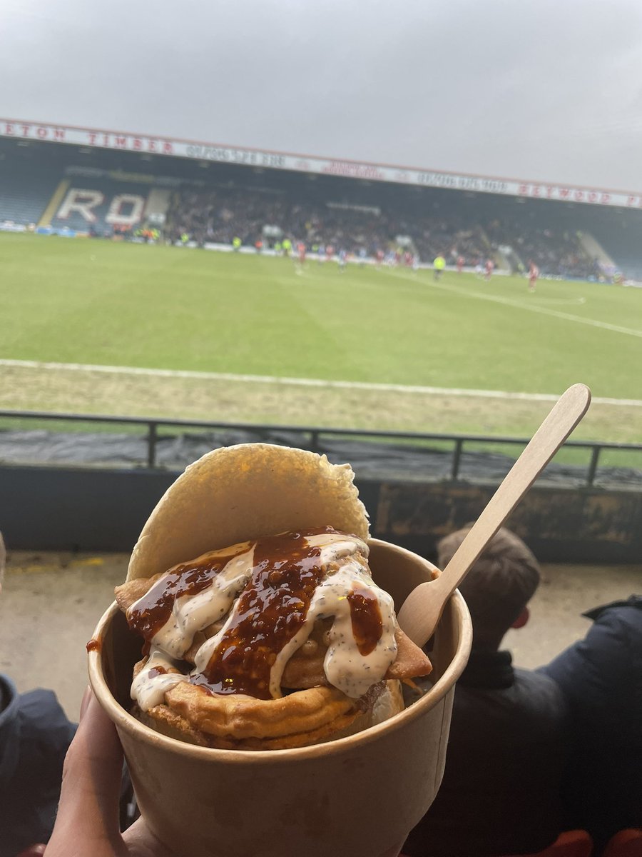 Bombay Sandwich (Chicken Curry Pie topped with a Samosa) at Rochdale £6 <a href="/FootyScran/">Footy Scran</a>