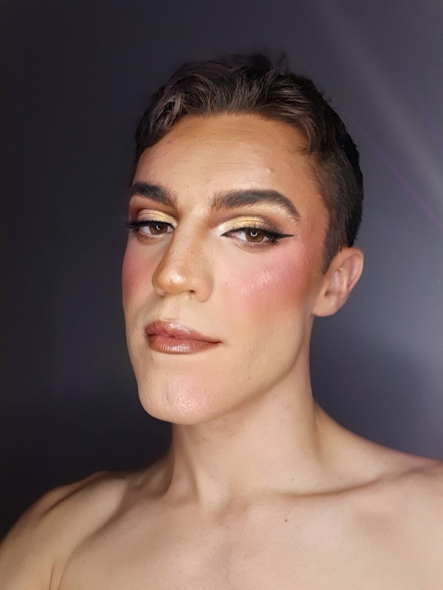 makeupbyalvaro's tweet photo. @ABHcosmetics Omg!!! Beauty is my passion @ABHcosmetics @norvina IG: https://t.co/YTTUopiXm1 https://t.co/EaOLgZvrDq