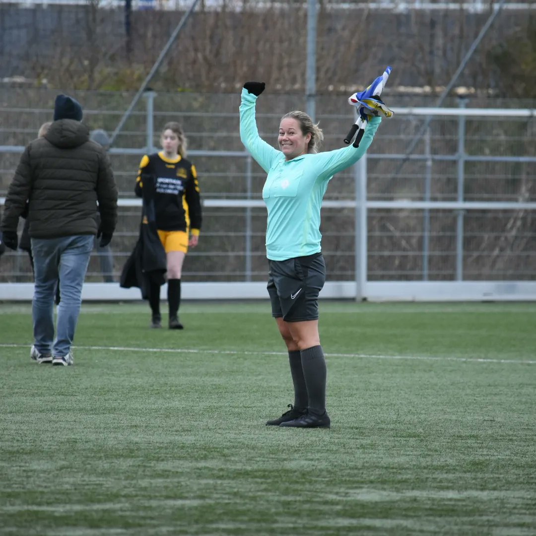 fcHarlingen's tweet photo. 🤝 🙏
#bedanktscheids 

Zo doen we dat bij fc Harlingen!

@daisynota https://t.co/xgeNCMqMEK