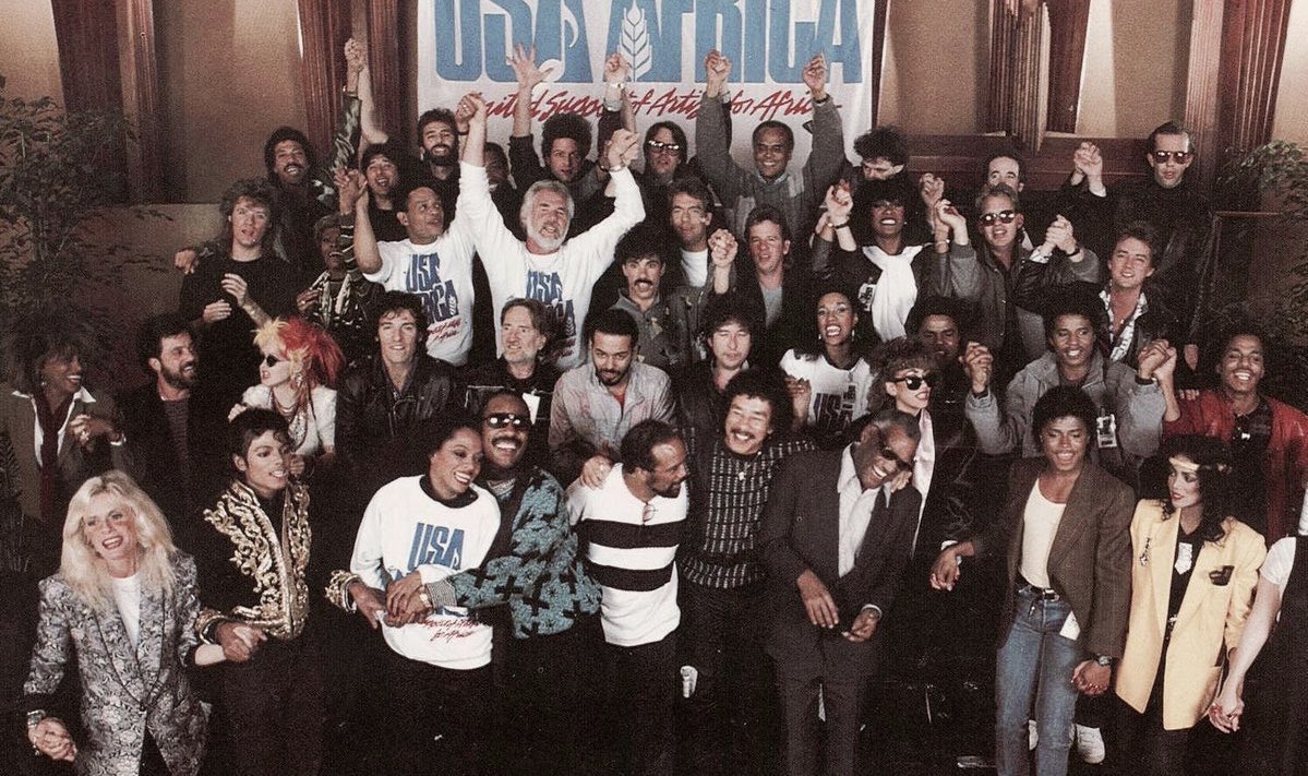 retrochenta's tweet photo. Hoy hace 38 años que un espectacular elenco de artistas se reunió bajo el nombre de “USA for Africa” para grabar el legendario "We are the World". https://t.co/c6eU8ORUSx