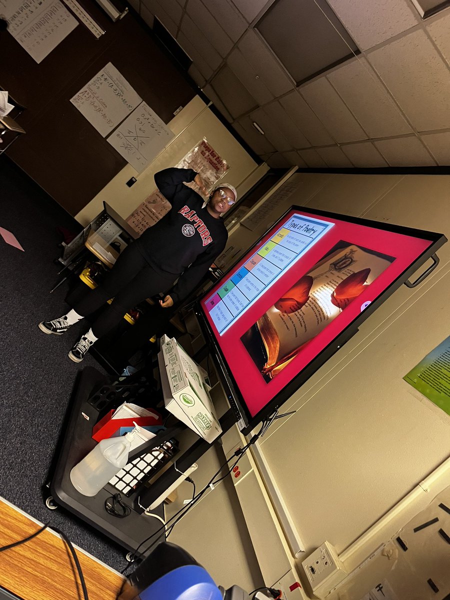 AngMartinez14's tweet image. Math &amp;amp; Writing Poetry 📝Intro Teaching Students presented Math Poetry Project to junior level math classes on Friday @RichTownshipHS @district227_ #RichInStudentSuccess #futureteacher #mathwriting