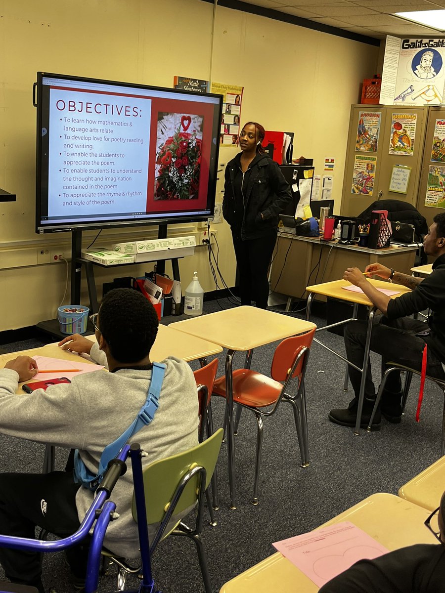 AngMartinez14's tweet image. Math &amp;amp; Writing Poetry 📝Intro Teaching Students presented Math Poetry Project to junior level math classes on Friday @RichTownshipHS @district227_ #RichInStudentSuccess #futureteacher #mathwriting