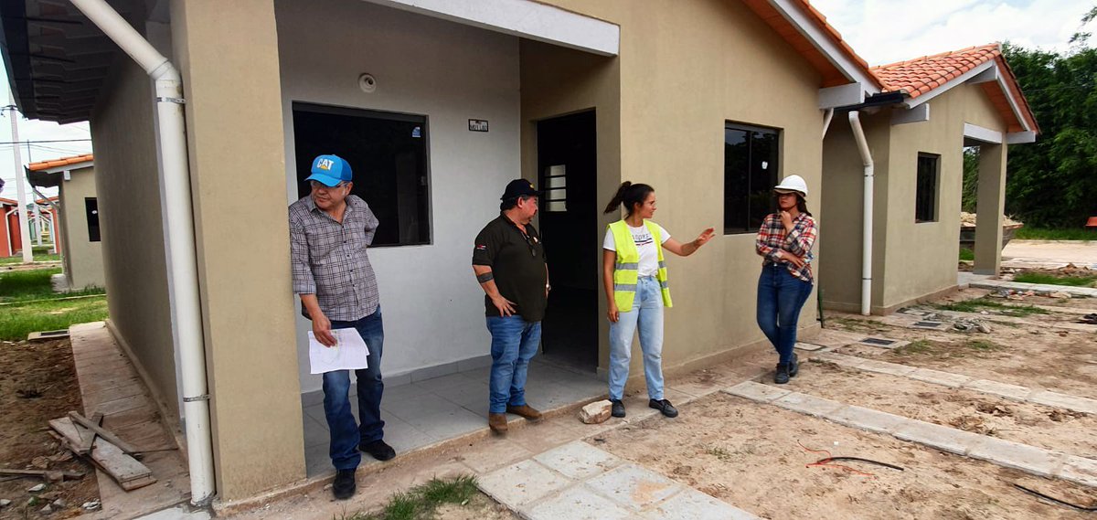muvhpy's tweet photo. 🏘️ SAN BLAS
El equipo de la Unidad Ejecutora del programa #CheTapyi se encuentra trabajando en estos momentos, para verificar las observaciones técnicas de algunas viviendas.
Las mismas corresponden al proyecto urbanístico San Blas financiado con fondos de @TW_Paraguay. https://t.co/6wFxQ5zv0N