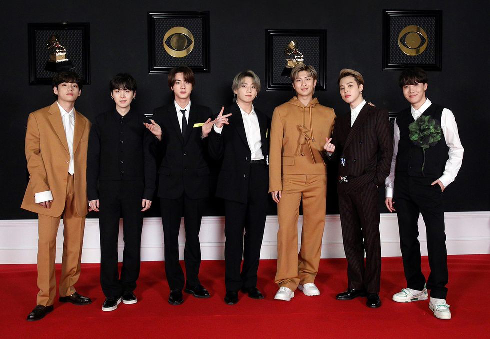 t2telegraph's tweet photo. #SneakPeek: With K-pop stars becoming style icons, global fashion biggies are lining up to sign them on as the faces of their product lines. #t2oS has the story https://t.co/M7HTfZUf4q