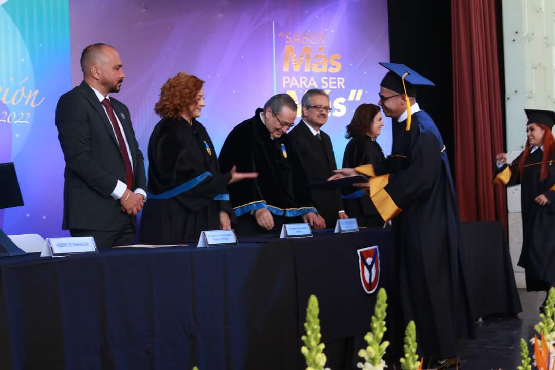 UNIVAUPN's tweet photo. En la #GraduaciónUnivaUruapan se hizo una mención especial a
Edgar García , Gabriela Salinas  y Mónica Huitzacua por ser los mejores promedios y a  Cristian Geovanni Andrade , Fani Carmona, Edgar Eduardo García y Dana Martínez  por obtener resultado SOBRESALIENTE en  #CENEVAL https://t.co/9OgqpQPcfk