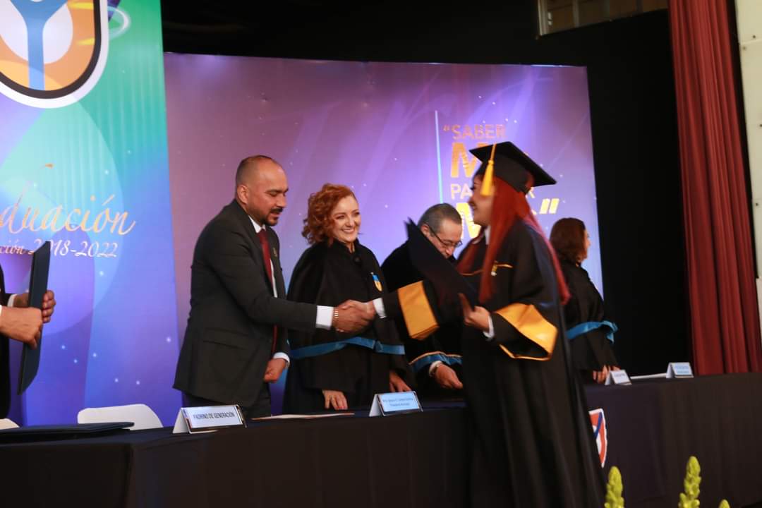 UNIVAUPN's tweet photo. En la #GraduaciónUnivaUruapan se hizo una mención especial a
Edgar García , Gabriela Salinas  y Mónica Huitzacua por ser los mejores promedios y a  Cristian Geovanni Andrade , Fani Carmona, Edgar Eduardo García y Dana Martínez  por obtener resultado SOBRESALIENTE en  #CENEVAL https://t.co/9OgqpQPcfk