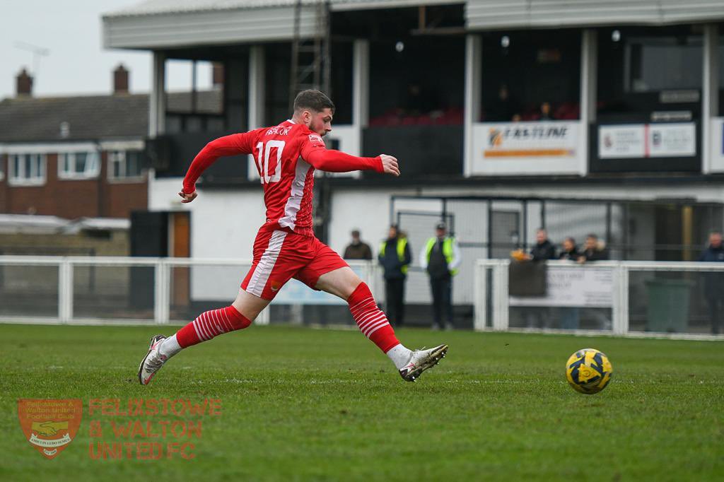 HT - Tilbury 1 Seasiders 1

Home side take the lead on 5 mins, Zak Brown equaliser on 31 mins with a superb finish (pic)