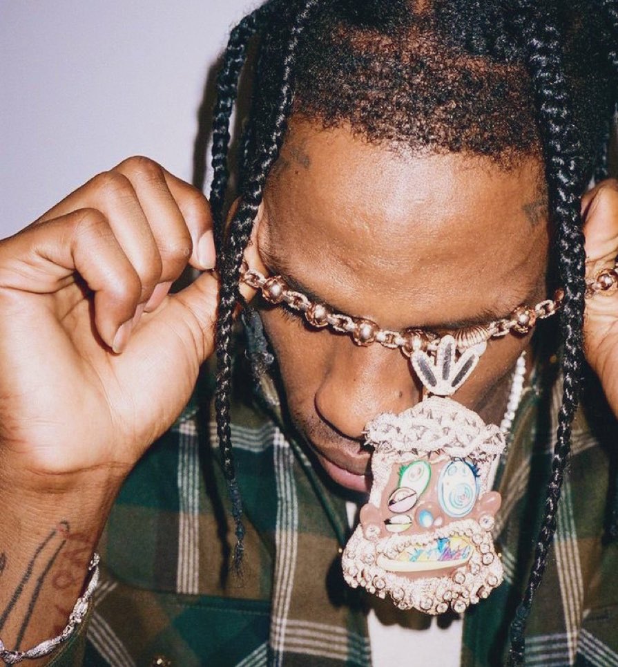 LaflameScott's tweet photo. Travis Scott’s UTOPIA chain 🌟 https://t.co/YtVXqd4zRC