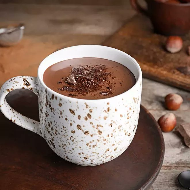 Samedi fin de journée il fait froid et il neige/pleut sur  toute la France 😒
Que faire pour un peu de chaleur ?
Et si la bonne idée était de se faire un bon chocolat chaud et de brancher Maxi80.com cool sur le canapé du salon ?
Moi je fonce ! Bon WE les Maxinautes !