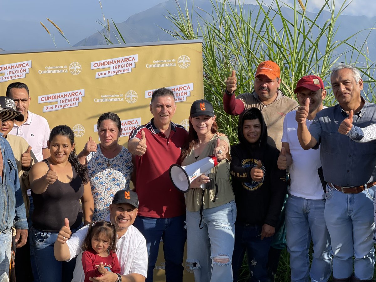 SecGeneralCundi's tweet photo. Llegamos a #Guaduas para entregar 2 placa huella, cada una de 132m comunicando las veredas de la Cinta, la Fría y San Miguel, con una inversión de $200 millones. Gracias a la gestión del gobernador @nicolasgarciab, seguimos #EntregamosProgreso, beneficiando a la población rural. https://t.co/vmHLyBOlUl