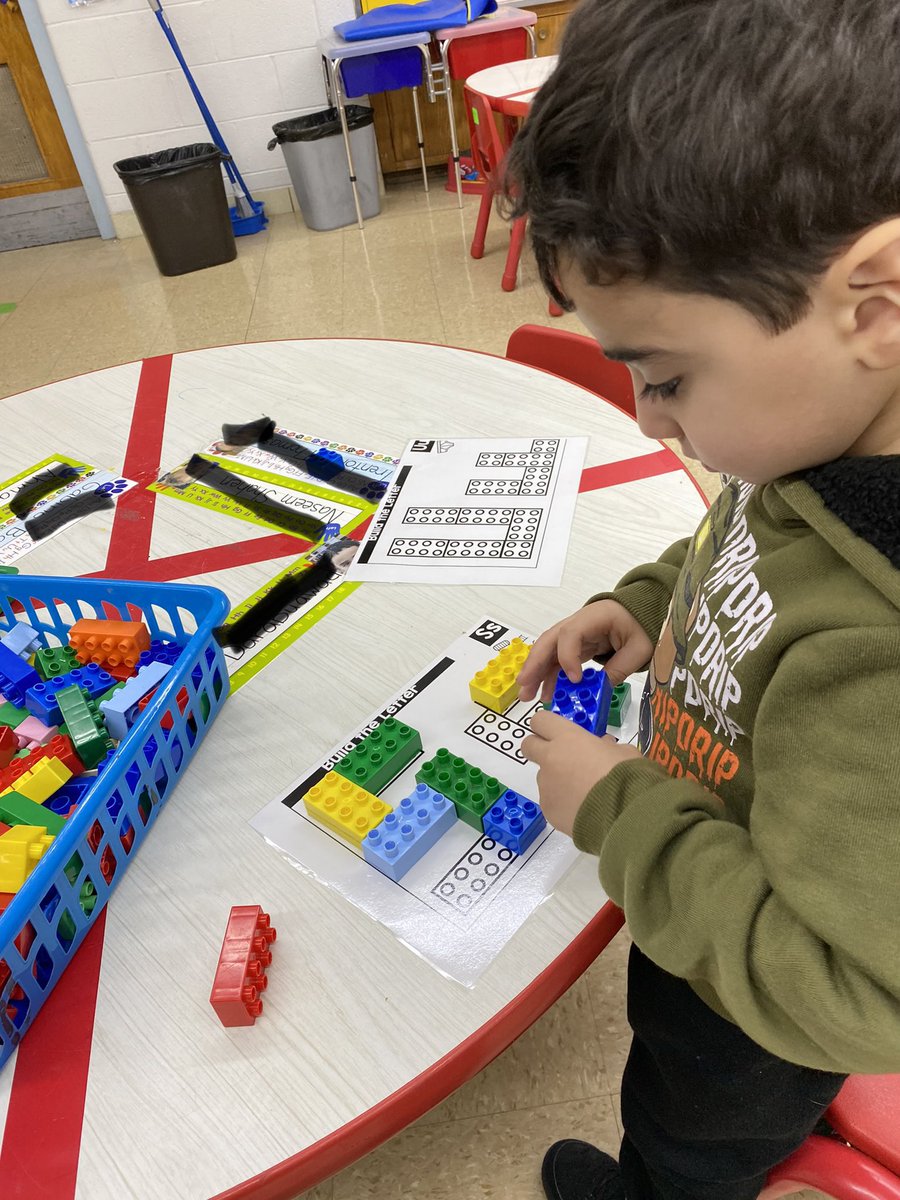 adcs99's tweet photo. There are many ways to learn letters in Pre-k!  Look at these future readers and writers. #BurbankECPrek #Burbank111 https://t.co/r8S5Ircjo4