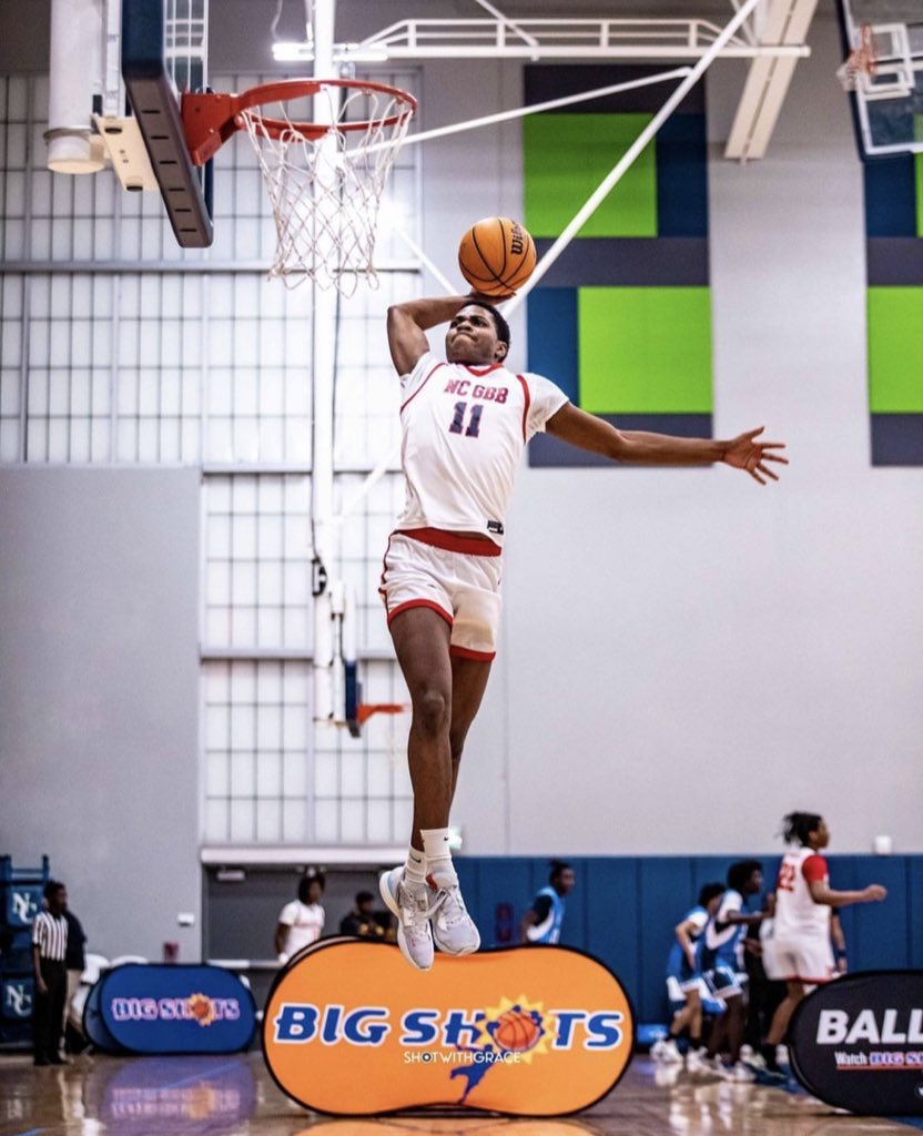 #BIGSHOTS #CharlestonInvitational 

Day 1 Standouts

High School division

Isaac Taveras 29
Antoine Joines 29
Royal Brown 30
AJ Wills 28
Louis O’Keefe 27
Muja Burton 21 
Tyson Barrett 19
Xavier Whitaker 17
Jalik Nicholls 11 
Orion Champion 20
Abdoulaye Konate 16
Isaiah Otyaluk 12